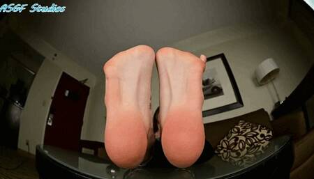 Strawberry wrinkles her big soles! - MP4