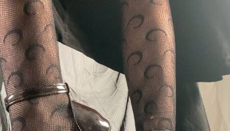 A Halloween Special - Sexy Witch is giving a sensual Shoejob - CBT and Cockcrush with Tramplegirl in fishnets and Mary Jane Heels - multi HD