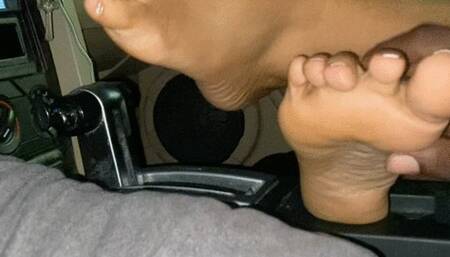 Footjob car session