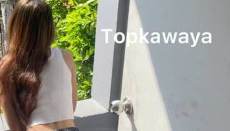 Thai teen คลิปไทย เห็นยืนอยู่ตรงระเบียง เลยพาเข้ามานั่งเย็ดข้างในห้อง เค้าจะเสร็จแล้วนะ ซอยหีฟิตๆ