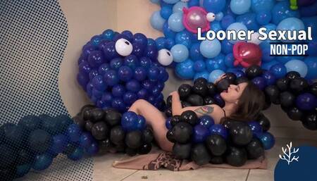 Alice Fuck With Giant Balloon Octopus sculpture - 4K