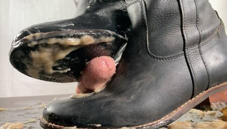 A Shoejob dream comes true - Tramplegirl crushing some food on his cock with riding boots and giving a severe Shoejob until he cums twice - double cum and masturbating to an orgasm - pussyview - Slave - 4k