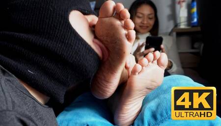 Clean my dirty feet footboy - Mariella