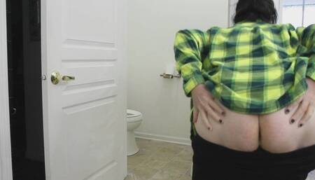 FARTING THEN PEEING BETWEEN TRAINING MY NEW PEE SLAVE