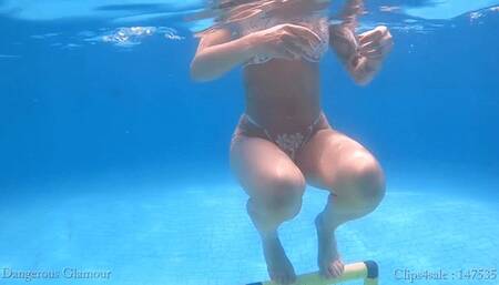 Lee Von Lux does backflips underwater