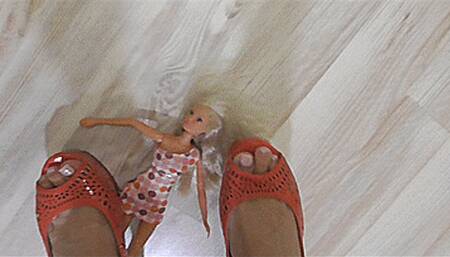 Trying to crush the doll! MP4