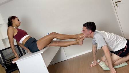 Pedrinho swallowing the neighbor's feet - Ep 3 GG Producer