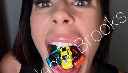 Nikki Brooks - Tiny Car Snacks For A Giantess (1080-HD)