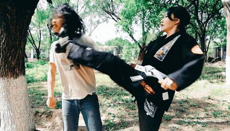 Cruel kicking of the peeper s face YCBQ23052102