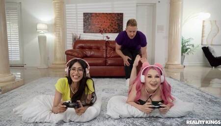 Romantic Lily Lou - curvy clip - Hot Girls Game