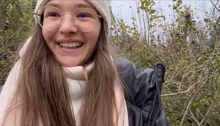 18yo Teen outdoor Pissing from huge Pussy