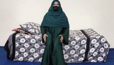 Very Hot Pakistani Muslim Niqab Women Masturbation by Dildo
