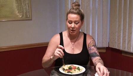 Sloppy Breakfast Chewing!