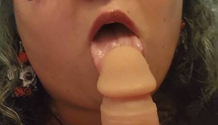 Masked bbw gives amazing bj to her dildo
