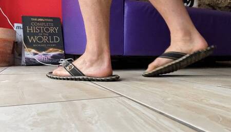 Under the bare feet of a Scottish foot dom