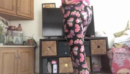 Cute pushies into my wet diaper