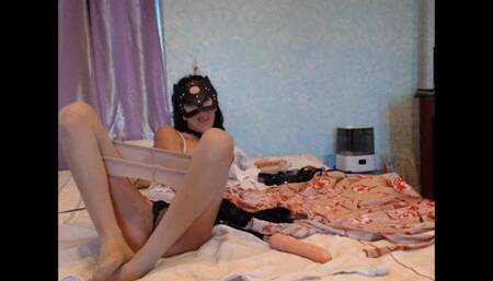 ALICE IN PANTYHOSE PLUNGES HER PUSSY OBSCENELY