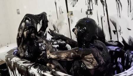 Giggly gunging bathtub!