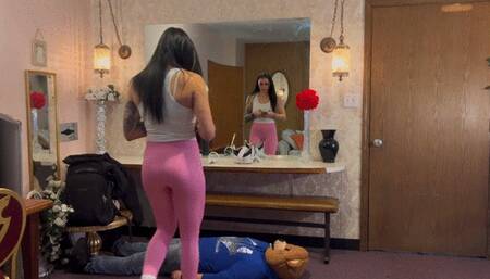 Ciara Playing some VR Golf