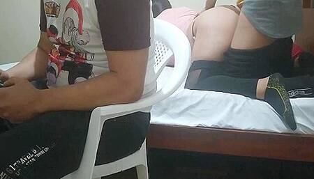 La Esposa De Mi Mejor Amigo Es Una Cachonda Cada Ves Que Voy Me Empieza A Manosear Estado Su Esposo Ay Le Gusta Chuparme La Polla Y El Cornudo De Mi Amigo No Se Da De Cuenta Cuando Me La Follo Que Rico Culo 20 Min