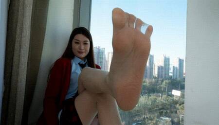 The big girl MOMO shows off her sexy 43EU big feet6 HD