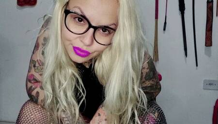 POWERFUL WOMEN USE BIG STRAPONS