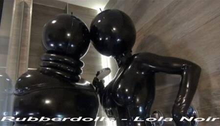 Lola Noir - Latex Lea Anderson - Rubber Dolls Taking A Shower - Mobile
