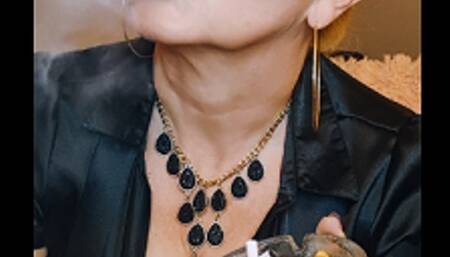 Classic enjoyable smoke of a Marlboro Red 100s