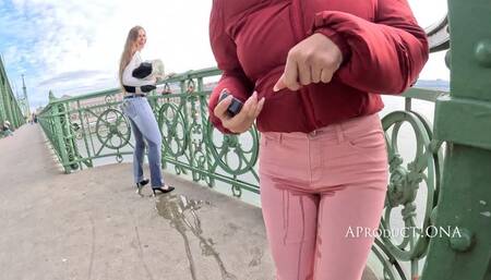 Wetting together in their Jeans on the bridge