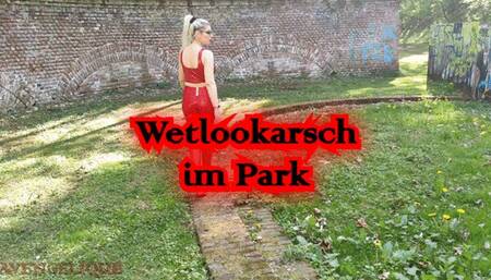 Wetlook ass in the park Pt 01