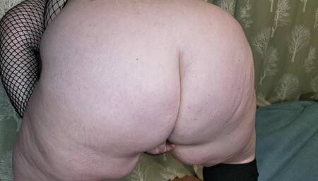 BBW wears remote vibe while gaming