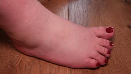 #6 Loser kiss and send for Mistress`s feet - (no talking)