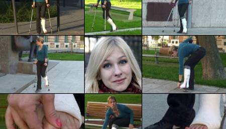 Beatrice Term SLWC with Heel Bar Visit to the Public Square with Foot Play (in HD 1920X1080)