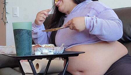 Stuffing My Round Belly & Fat Chat with Roscoe's Chicken & Waffles