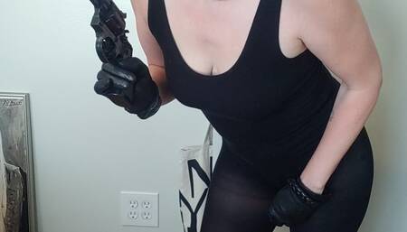 Robber Ties and Gags Me