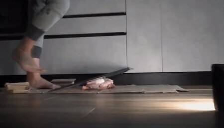 Italian girlfriend - Hen meat trampling and crush fetish