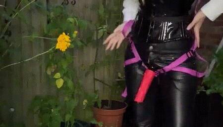 How my boots would crush your balls! Food Crush