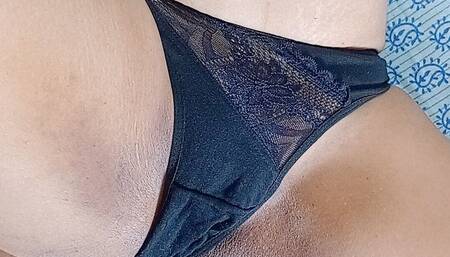 Tamil Hot Wife Meera Pussyin Sexy Black Colour Panty