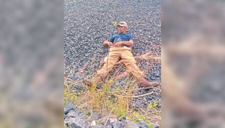 Straight Man on Duty Sends a Hot Video to His Girlfriend in the Bush