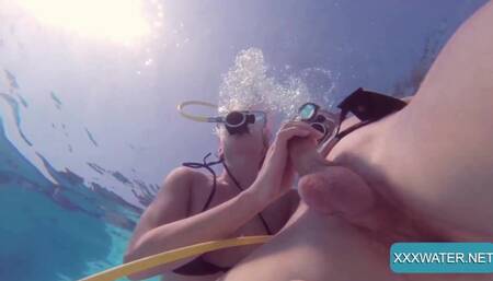 Minnie Manga's blowjob action by Underwater Show