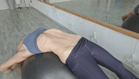 Stretching belly and ABS on gim ball 7 (A)