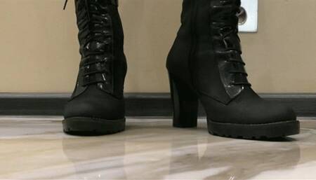 Toe tapping in black heeled boots MP4 FULL HD 1080p
