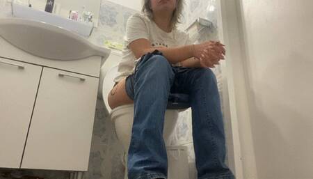 Toilet sitting episode 2 pissing with face expresions