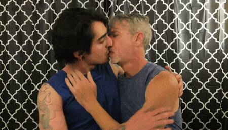 Sweet Gay Kissing 36 - Johnny Mercy - Richard Lennox - Manpuppy - WMV 720