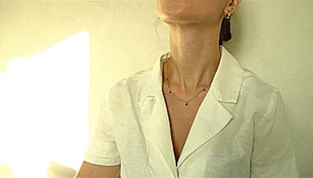 mobile and flexible neck of Miss