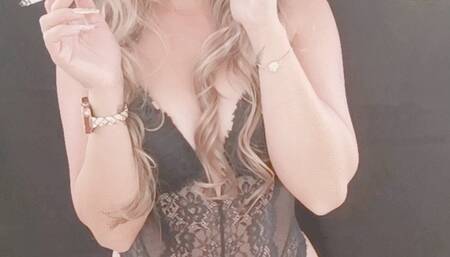 Smoking multiples in sexy dessous!