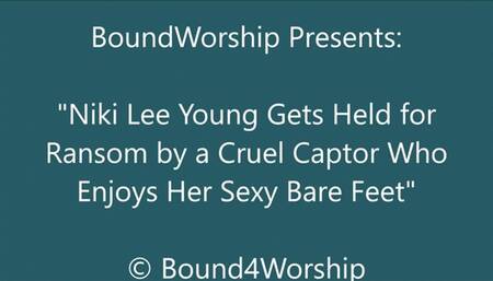 Niki Lee Young Gets Foot Worship While They Wait – HD