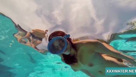 Pulchritudinous side chick - public trailer - Underwater Show