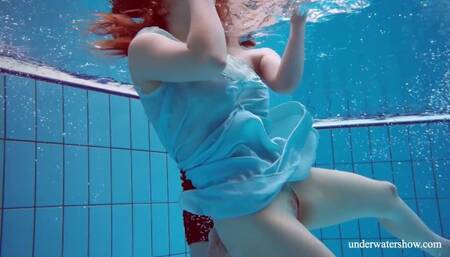 Alluring treasure - pool tits movie - Underwater Show