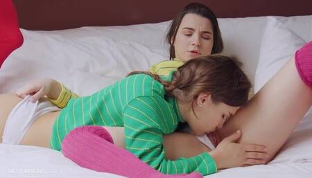 Cool Hayli Sanders and Ellie Luna's kissing action